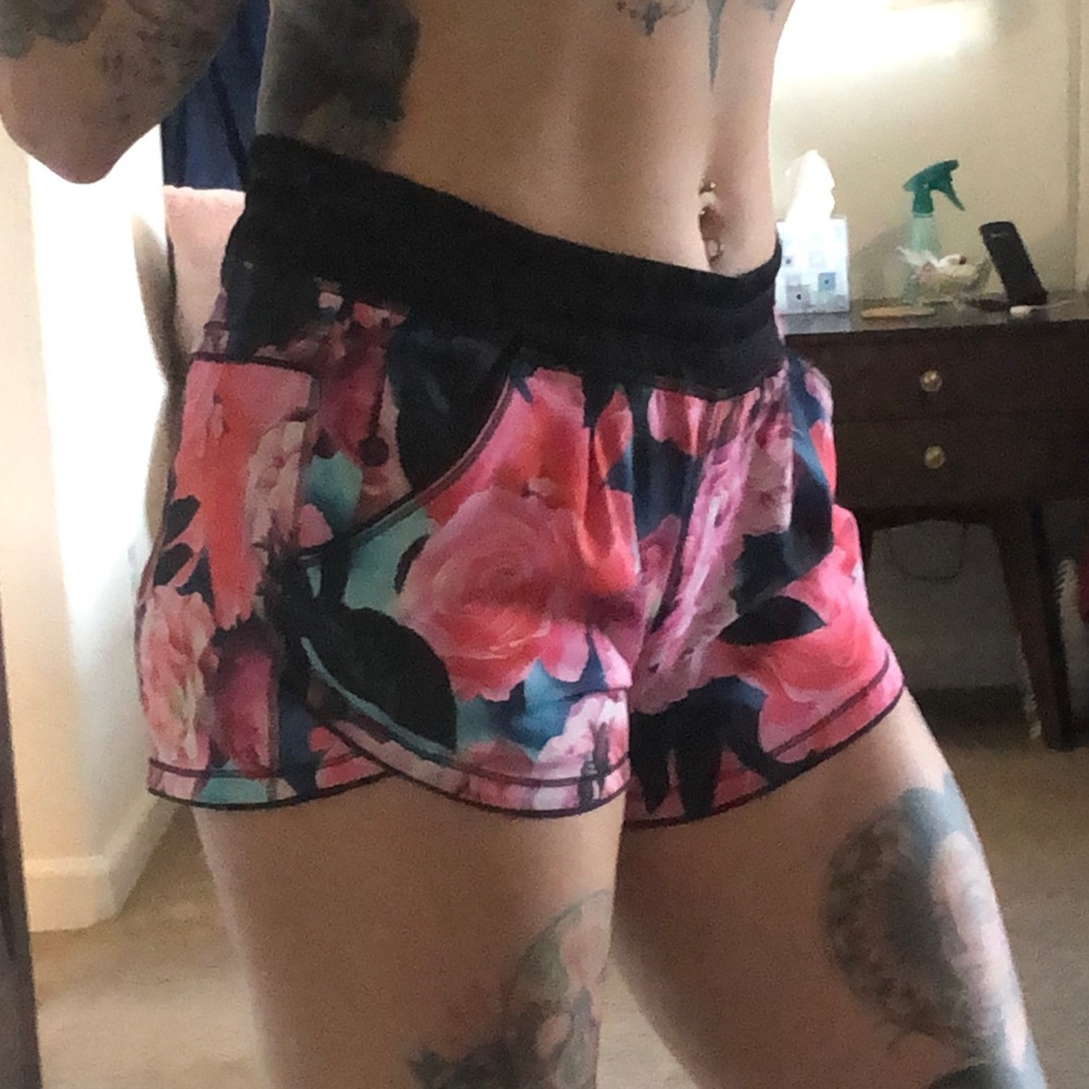 🖤💗Lulu shorts! 🌸🌷Super comfy and cute!